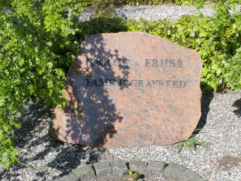 Kragh's og Friis's familiegravsted.JPG